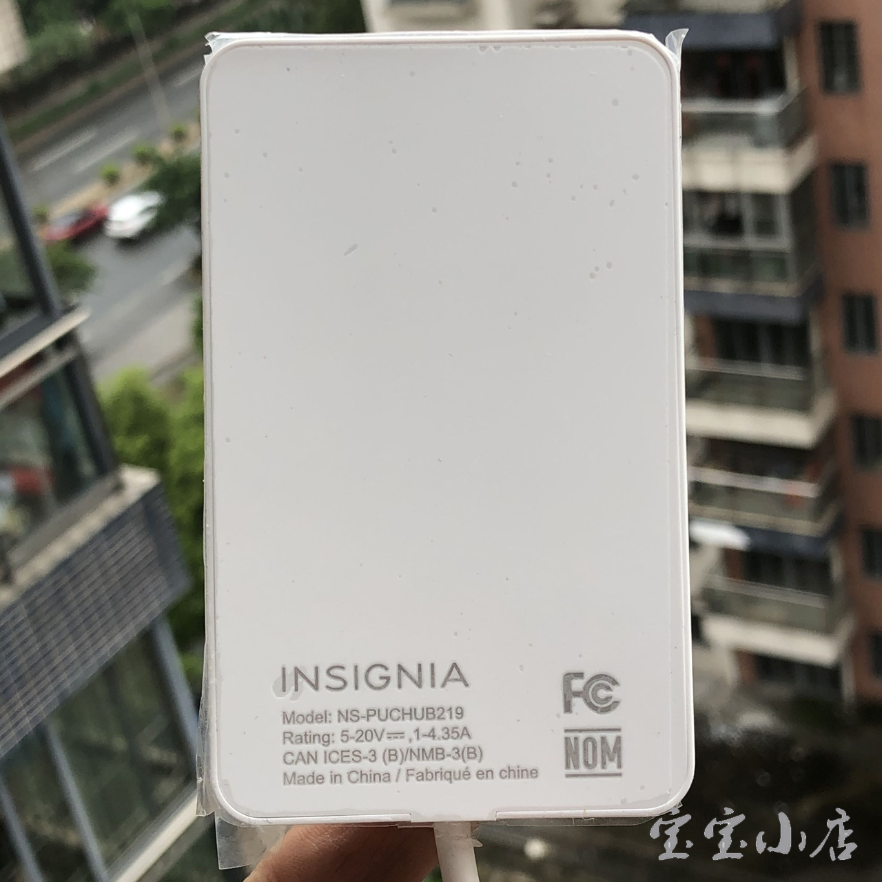 Insignia-具有千兆位以太网适配器的7端口Type-C集线器