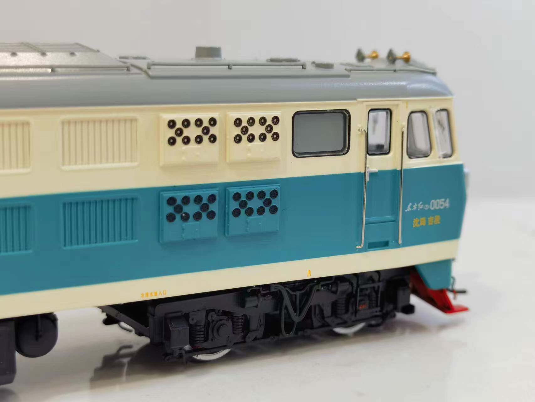 товар из китая 百万城火车模型  ho 1/87 中国东方红3型液力传动内燃机车 Bachmann