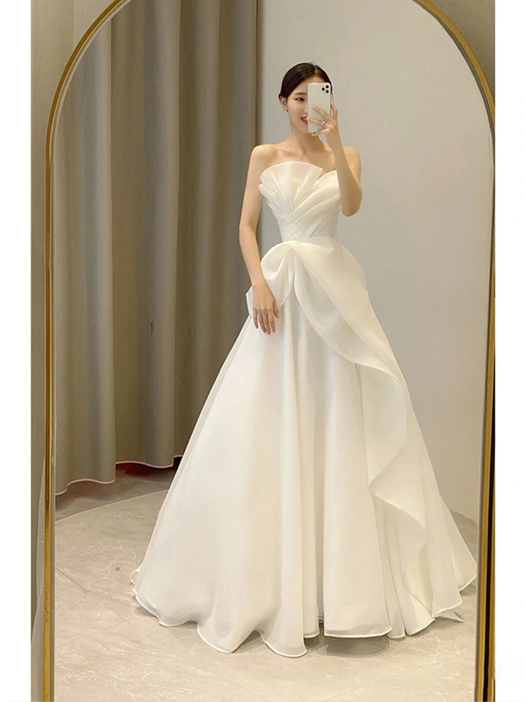 Satin tube top light wedding dress 2024 new bride main yarn qi, a small one goes out, goes out, gauze travel, light luxury trailer tail Satin tube top light wedding dress 2024 new bride main yarn qi, a small one goes out, goes out, gauze travel, light luxury trailer tail