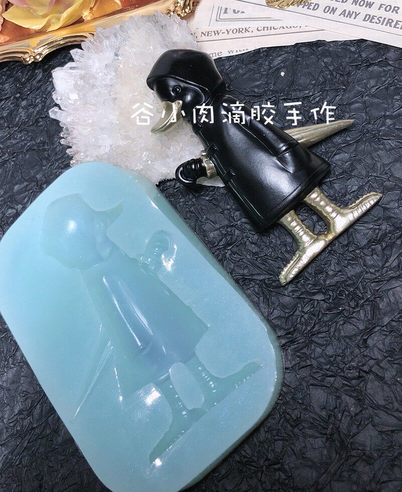 Small duck silicone gel molds for hand-turned molds wearing raincoats with rain sauna