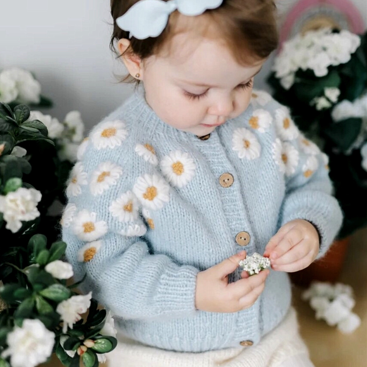Petit Nez's Olivimilly children's spring and autumn camel down hand-embroidered daisy cardigan sweater