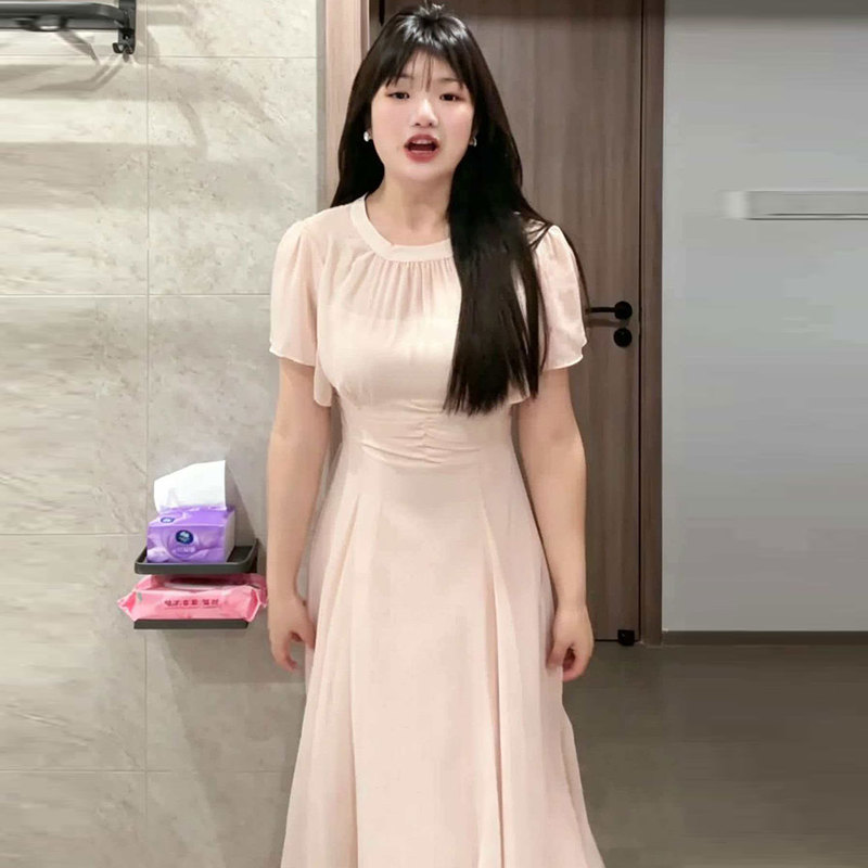 Plus-Size French-Style Gentle Pink Dress for Women, Summer, for Curvy Women, High-End, Waist-Cinching, Slimming, Stunning and Elegant Long Dress