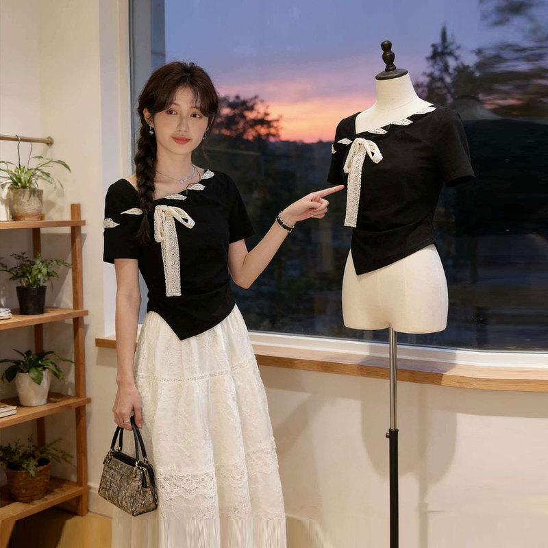 Plus-Size Korean-Style Design Asymmetrical Shoulder Short-Sleeve T-Shirt for Women, Summer Slim-Fit Black Top with Bow Tie for Curvy Figures