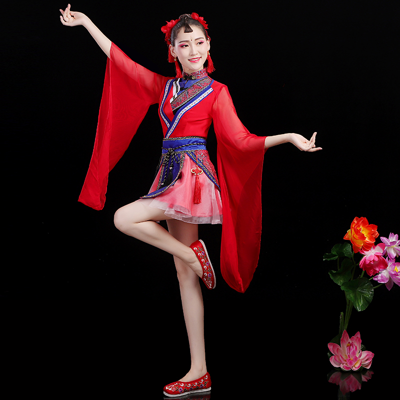 đoàn Sing phụ nữ gửi ming trăng nhảy với những bộ quần áo cùng màu đỏ Zhao sẵn sàng để cải thiện han quần áo nữ sinh viên Han trang phục yếu tố hiệu suất