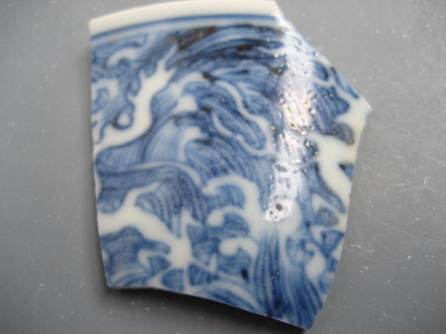 Guanyao porcelain specimen-Ming Chenghua Guanyao Blue and white Haitao Dragon bowl piece