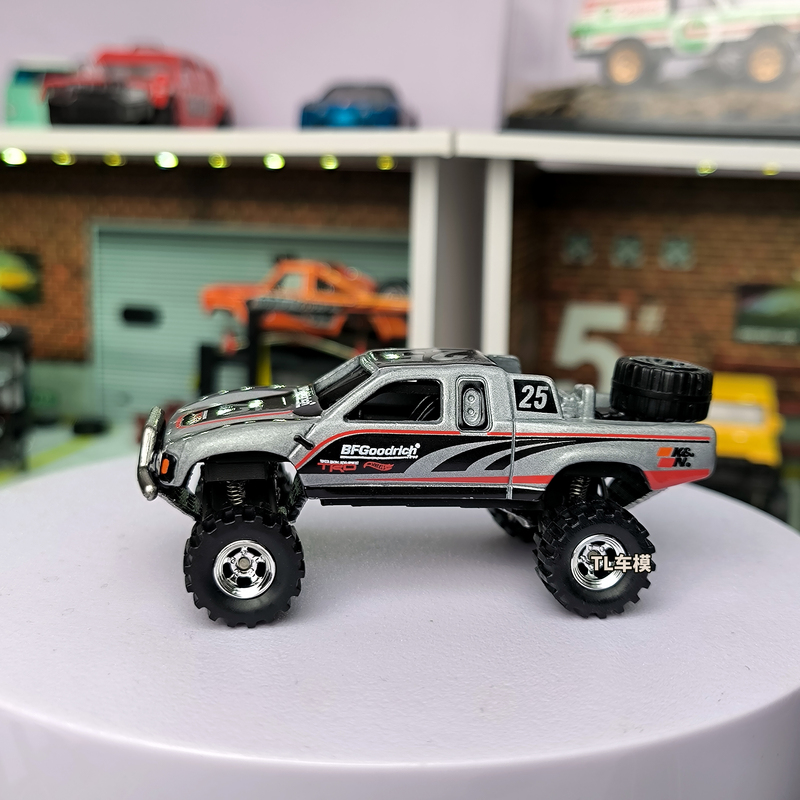 1:64 Hot Wheels Silver Label Toyota Off-Road Pickup Truck with Rubber Tires Baja Baja Model Car with Shock Absorber Modification Model Car Modification