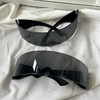 Один -один черный серый