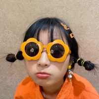 В форме цветка, оранжевый