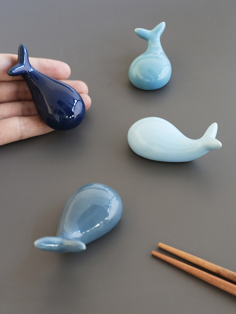 Creative Cute Ceramic Whale Chopsticks Nursery Cute Animal Chopsticks Pillow Hotel Table Personality Swing Table Cutlery Spoon Rack