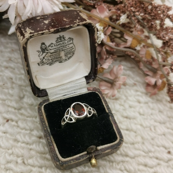 Vintage medieval european return 925 silver garnet ring