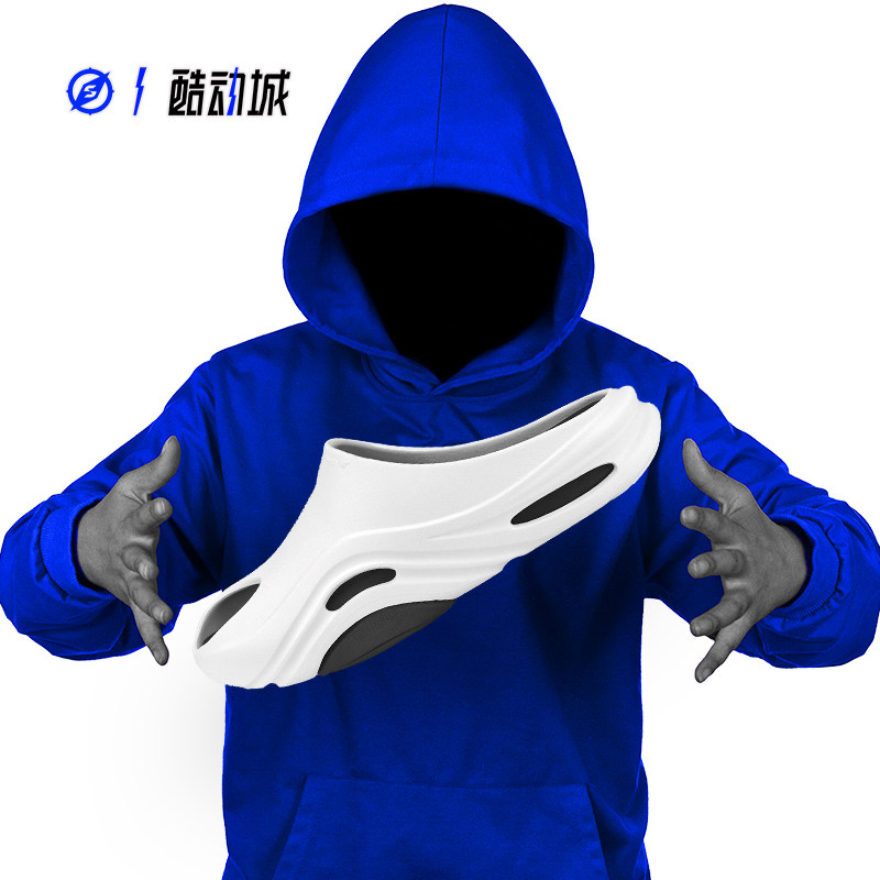 Guide compass 361 degree N40 black and white men wear moisturizer soft and skid slippers outside summer