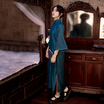 Qiu Yan imitation flower Luo Chinese style retro Republic of China style one city wind Catkins one-piece inverted big sleeve autumn cheongsam