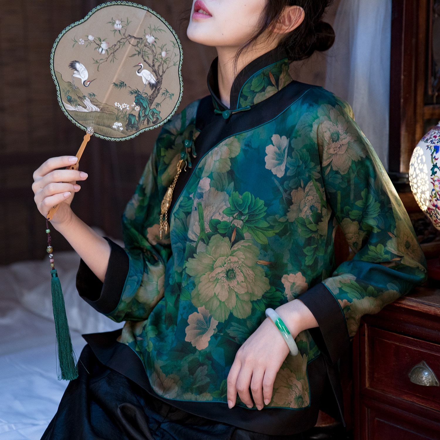 Fragrant cloud yarn inlaid with high collar blouses -- a city wind flop -- true silk national wind jade clasp Chinese vintage long-sleeved cardiovert