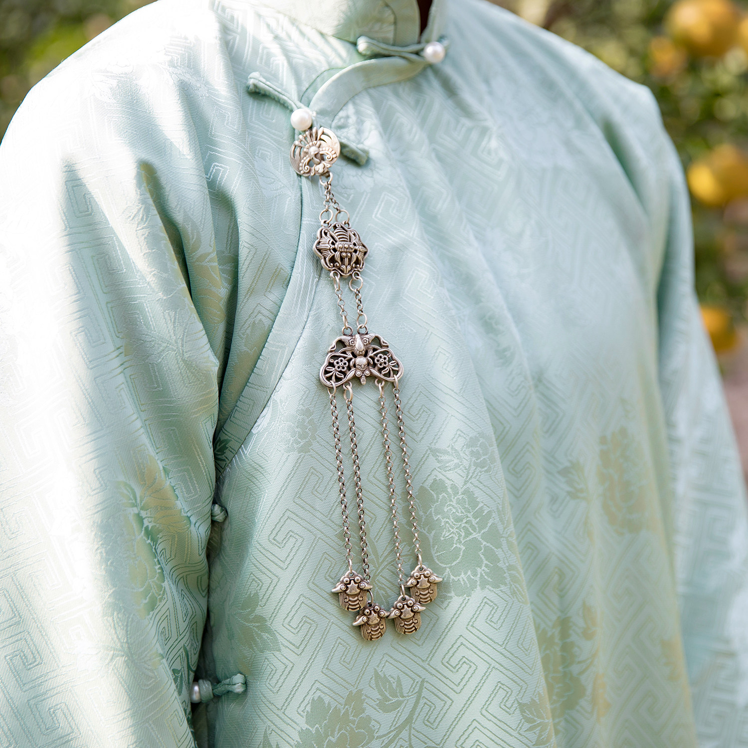 Imitation ancient silver pressure pendant -- Chinese style retro accessories brooch Chinese wind and ancient clothing qipao gown gown with a city of wind