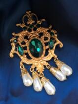 Welfare baby golden beads artificial emerald retro brooch with accessories a city