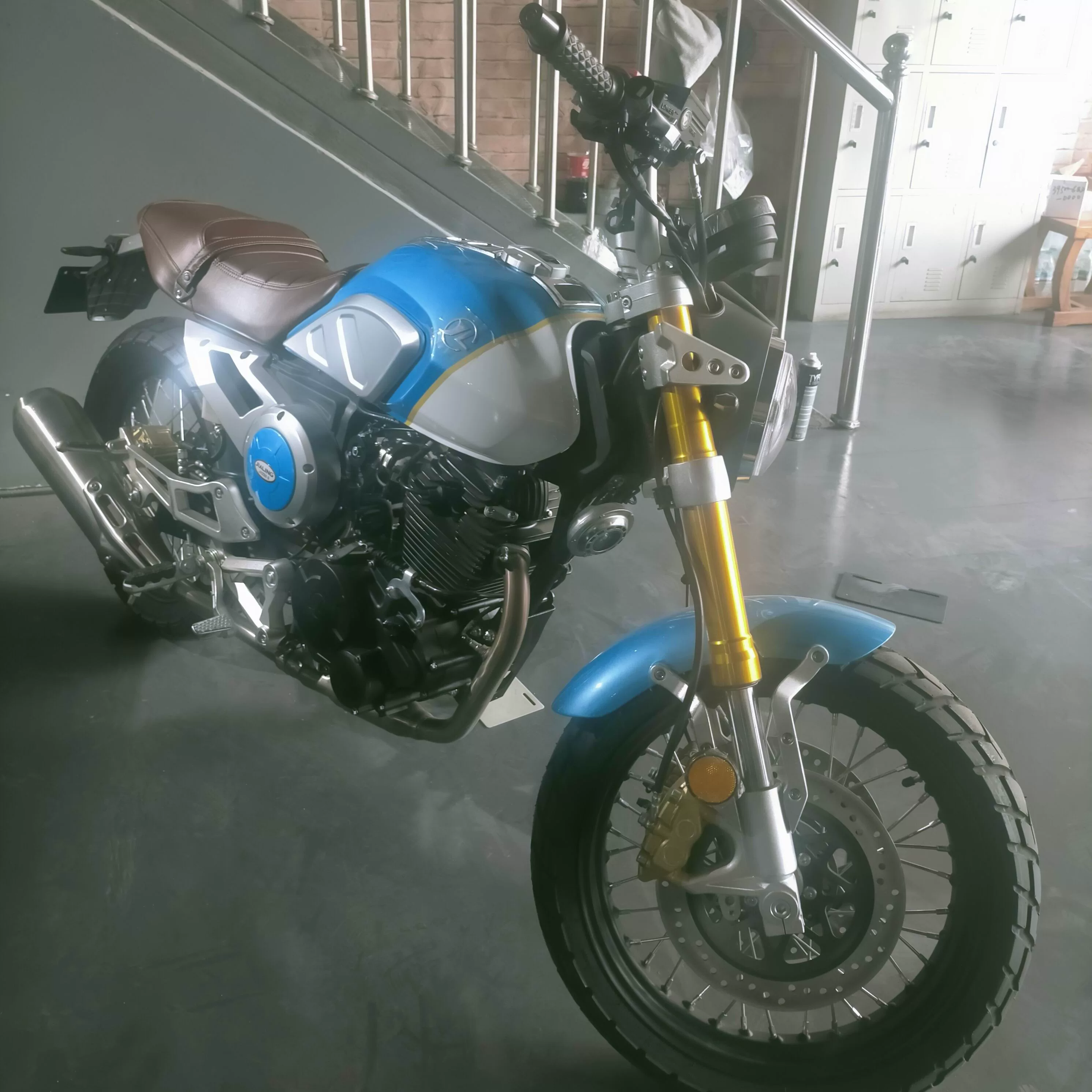 Ретро мотоцикл Jialing 250F JH250-5 ручной сцепления 6-скоростей международный двигатель передний и задний дисковые тормоза CBS