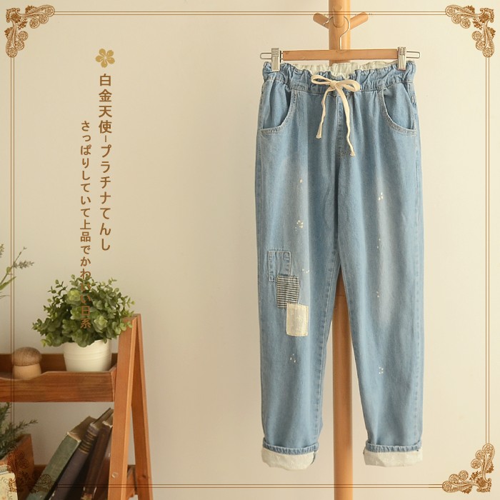 Quần jean ba miếng vá và những chấm nhỏ