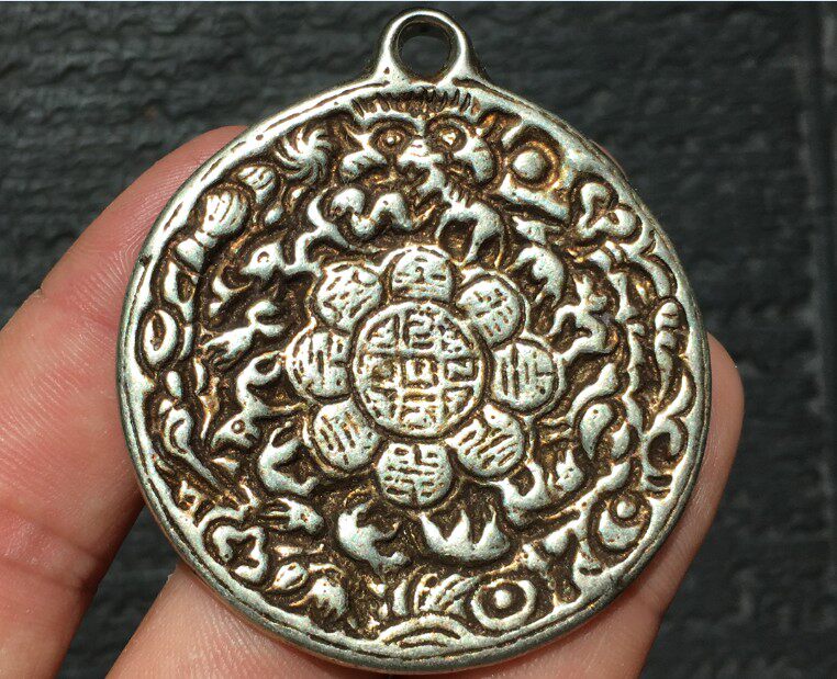 Qing Dynasty Tibet Tibetan Iron Sculpture Edition Owl Buddha Nine House Gossip Card Card