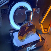 Ярко-желтое вино сиденье-сиденье-сталь-монохром