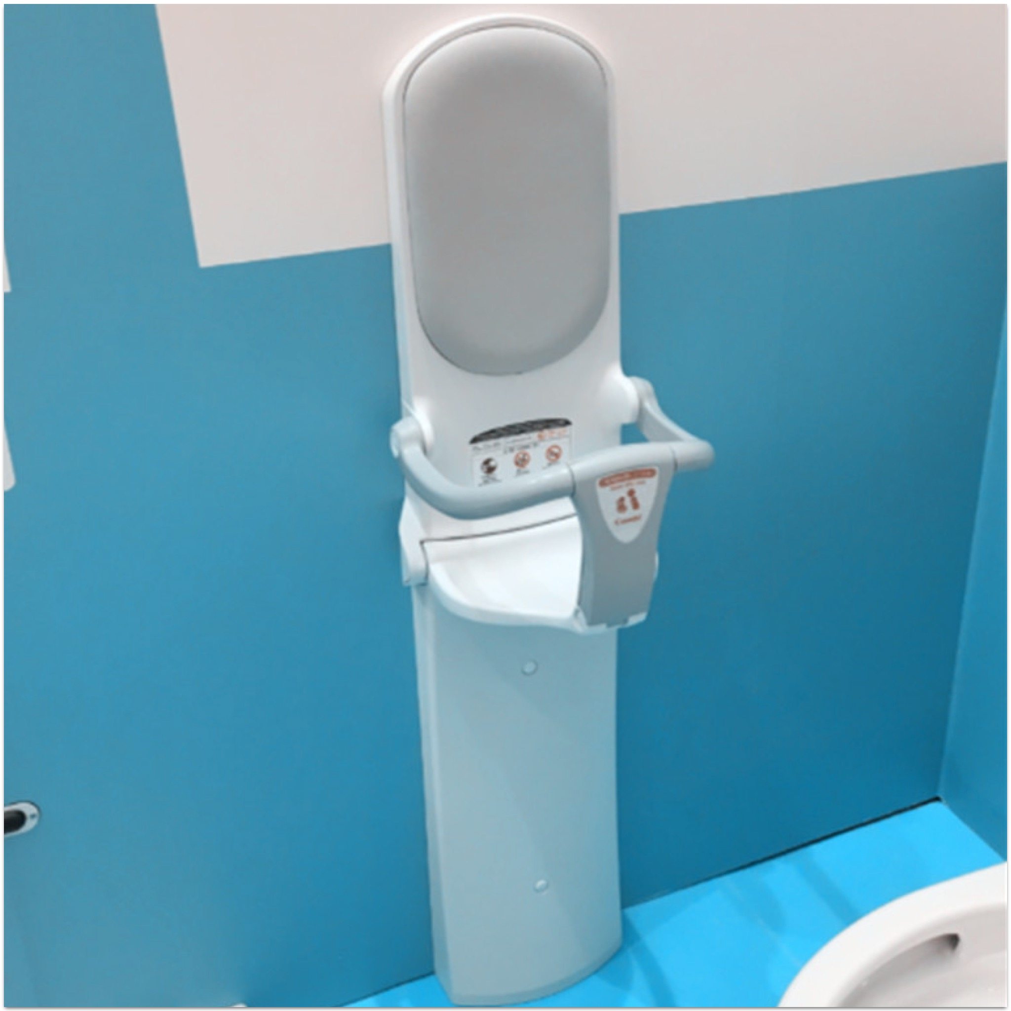 Japan Mall School Subway Mother & Baby Room Baby Care Chair Floor Accommodating Type Makeup Room Toilet Safety Seat