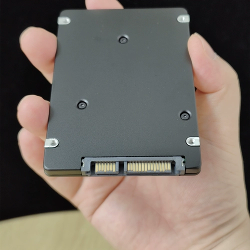 Совершенно новый аутентичный Samsung PM883 Interface Enterprise Class Class SSD Solid-Drive 960G 1.92T 3.84T