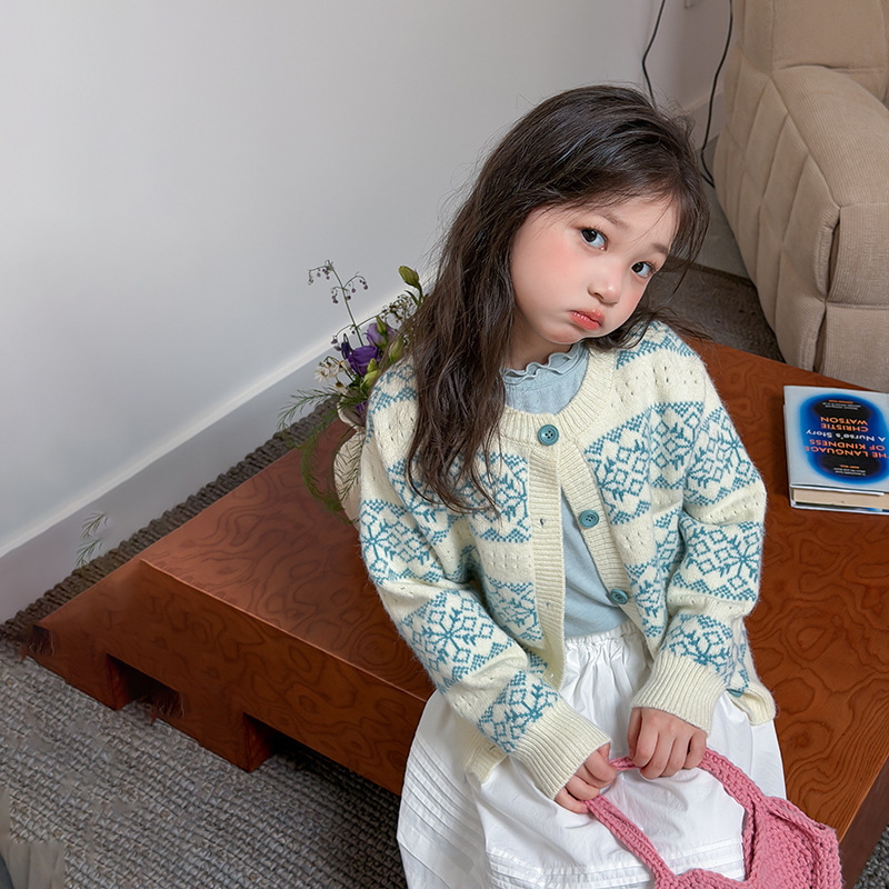 2026 Autumn Children's Sweater for Girls, Fresh and Healing Style, Blue and White Snowflake Jacquard Knit Cardigan Jacket