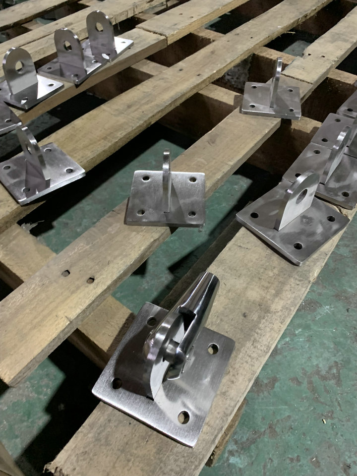 Glass canopy canopy canopy rain tower 304 stainless steel accessories embedded ear plate base Steel beam support telescopic rod Key lock rod