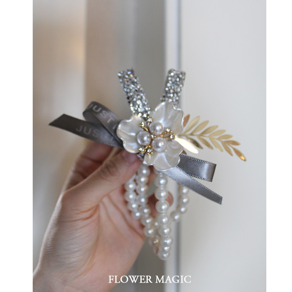  Gold and silver magnolia wrist flower Korean simple flashing beautiful bride bridesmaid sister group wedding bridesmaid hand flower