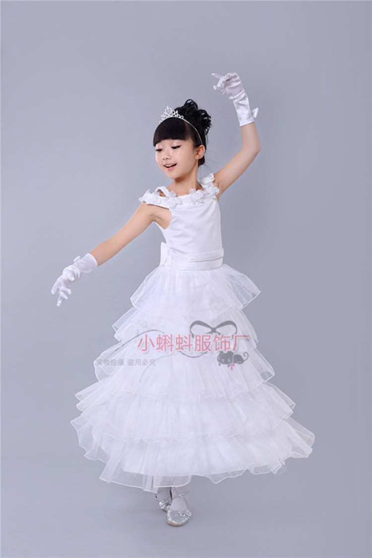 Cô gái ăn mặc trẻ em công chúa váy cưới trắng tutu dài biểu diễn piano tổ chức trình diễn trang phục catwalk quần áo trẻ em cao cấp