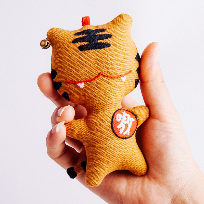 Self-embroidered hand-embroidered fabric diy material bag pendant bag doll little tiger cat man pendant keychain