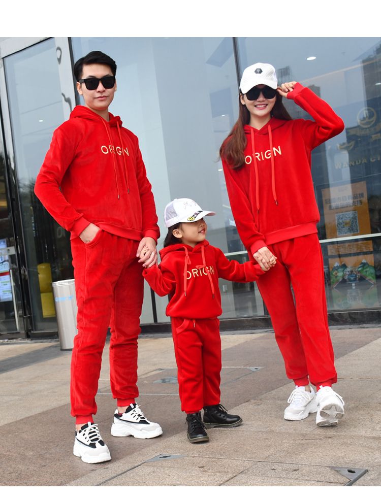 Bộ đồ phụ huynh-trẻ em mùa đông năm mới lễ hội gia đình mẹ và con trai gia đình ba và bốn chiếc áo len cộng với áo nhung và mùa thu nhung cửa hàng quần áo trẻ em