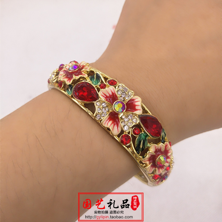 New fashion View Thai blue bracelet upscale bracelet with gift box hollowed-out diamond petal bracelet to send foreign friends