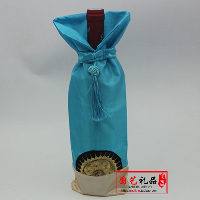 Special Chinese style special gift brocade silk satin cheongsam Tang red wine bottle set wine set wine set to send Old Foreign Affairs gifts
