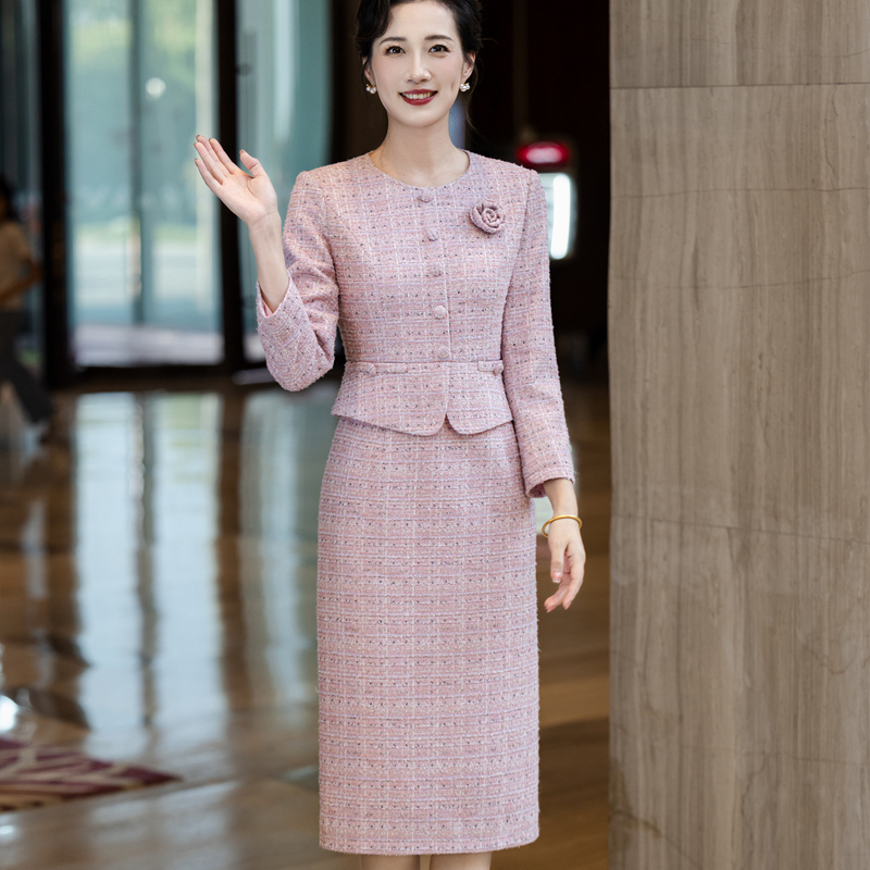 Elegant Mother-Of-The-Bride Outfit for Wedding Banquet 2026, New Style, Winter Two-Piece Suit, Wedding Dress for Mother, High-End Feel Elegant Mother-Of-The-Bride Outfit for Wedding Banquet 2026, New Style, Winter Two-Piece Suit, Wedding Dress for Mother, High-End Feel