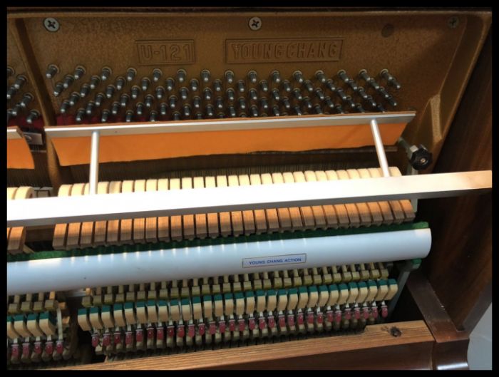 Đàn piano đã qua sử dụng Yingchang U121 Hàn Quốc nhập khẩu giá thấp hộ gia đình điều trị giải phóng mặt bằng 90% người mới bắt đầu mới trưởng thành dọc - dương cầm đàn piano màu hồng	