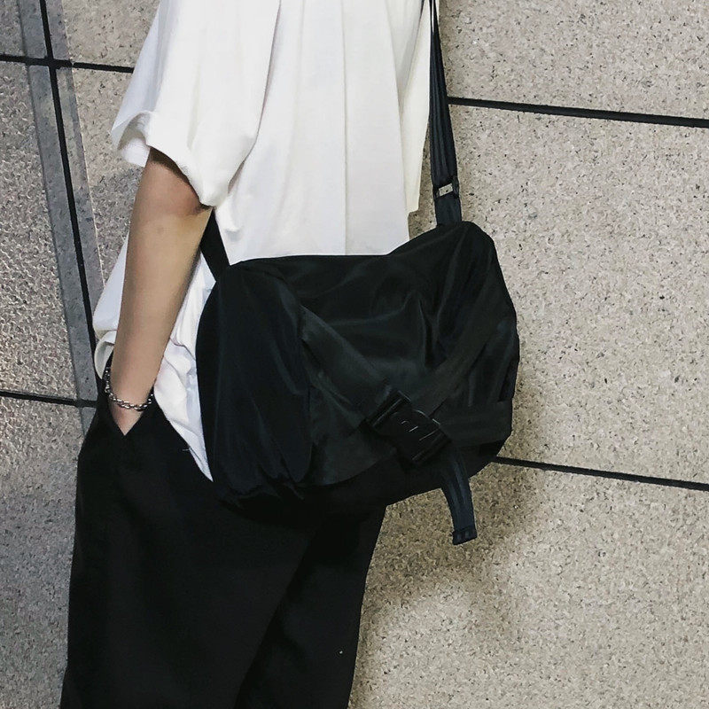 Trendy female ins messenger bag men's student tide brand hip-hop all-match small shoulder bag Japanese casual shoulder bag men's tide