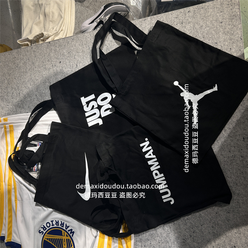 Special Offer [Free Shipping] Nike Nike Men's and Women's Shoulder Backpack