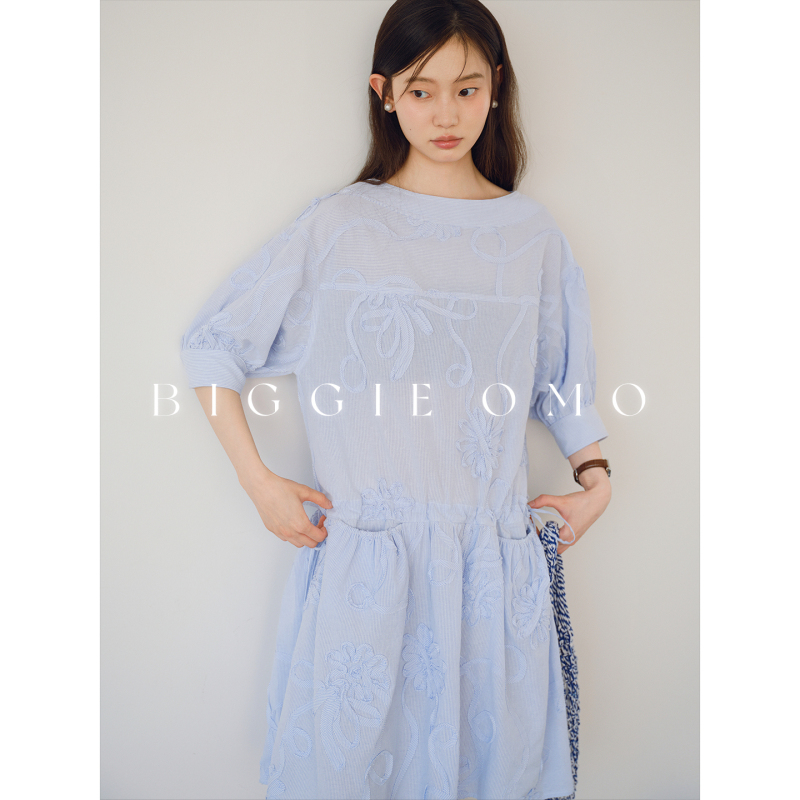 Biggie Omo Coastline Niche Heavy-Duty Three-Dimensional Line Embroidery Blue and White Striped Dress, Suitable for Commuting, Elegant and Flattering