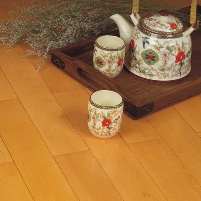 ��Ҷʵľ���ϵذ����ľ