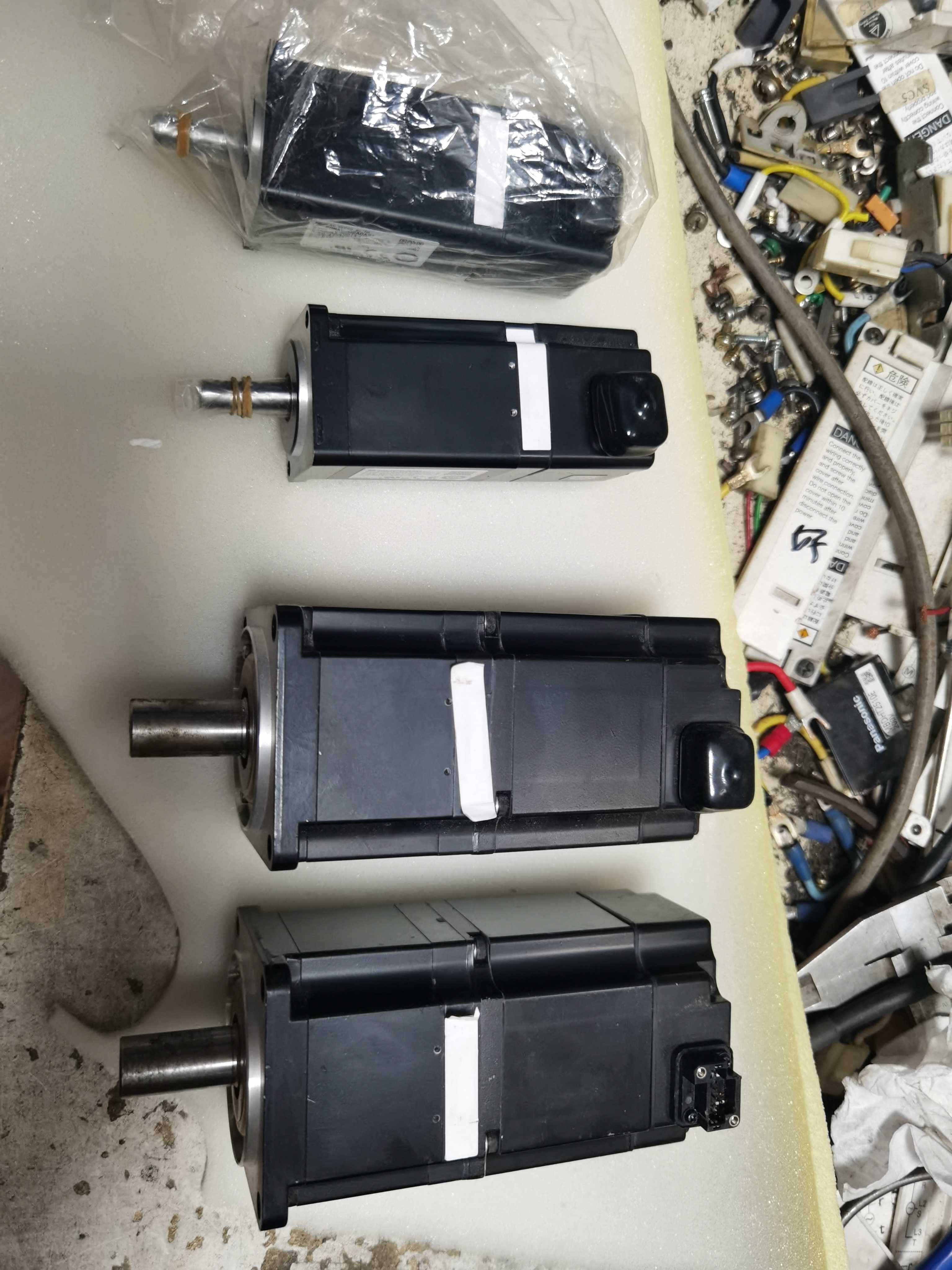 New packaged SGMAV-02ADA6C SGMAV-02ADA2C SGMJV-01ADL2C