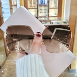 Солнцезащитные очки паши с новой световой большой большой рамой показал маленькие вставки, модная безрамная миопия прилив 2043