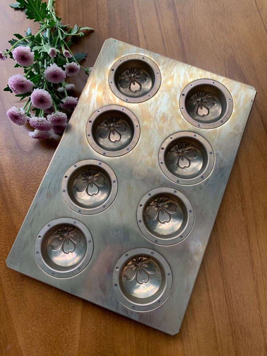 Spot Japan Chiyoda Metal Horse Island House Sanhori Pure One joint 8 Lian cherry blossom molds