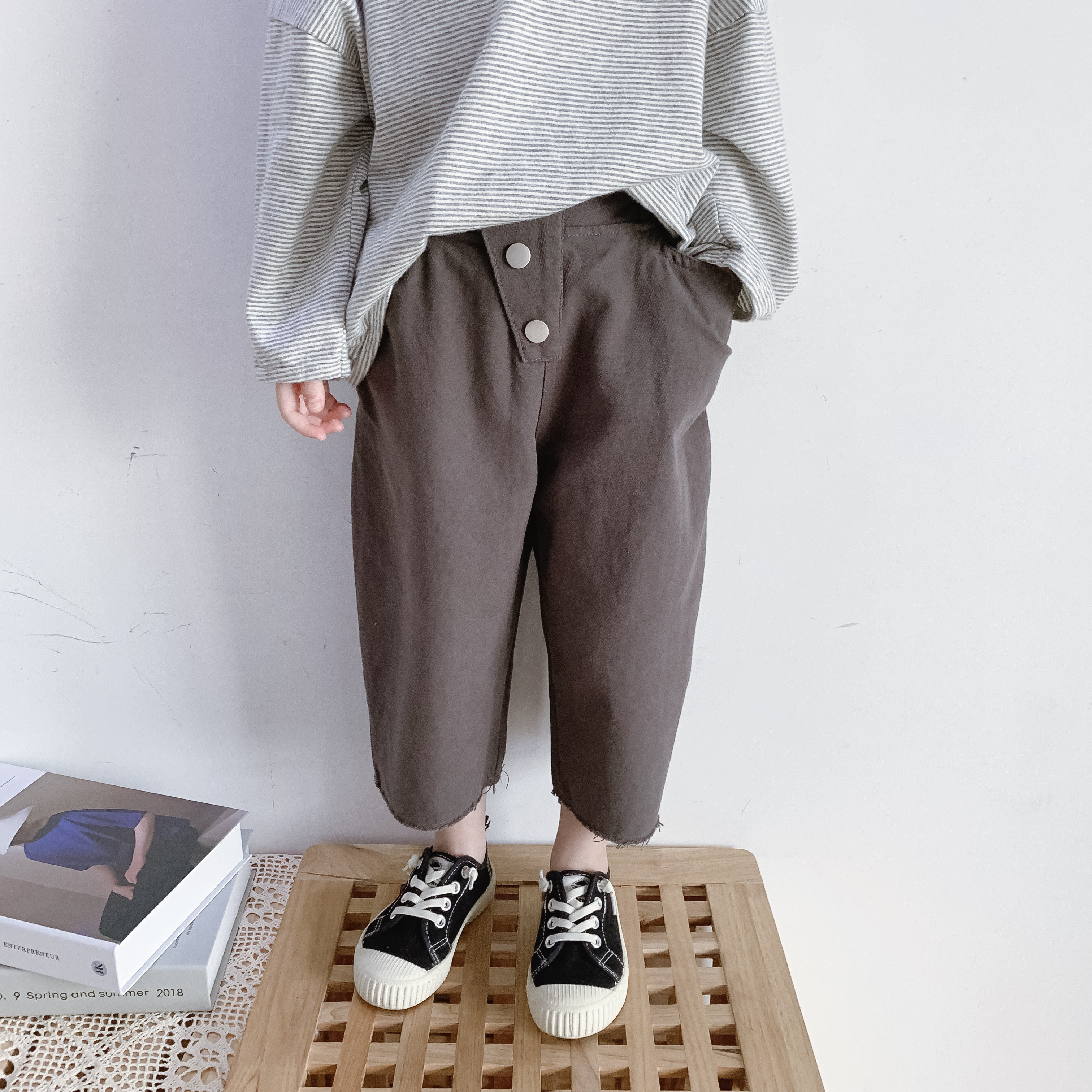 Bean Bag Monarch 2022 Chunqiu Han version of male and female children's baby 100 hitch-side casual cotton linen Romanon pants 90% Pants Tide