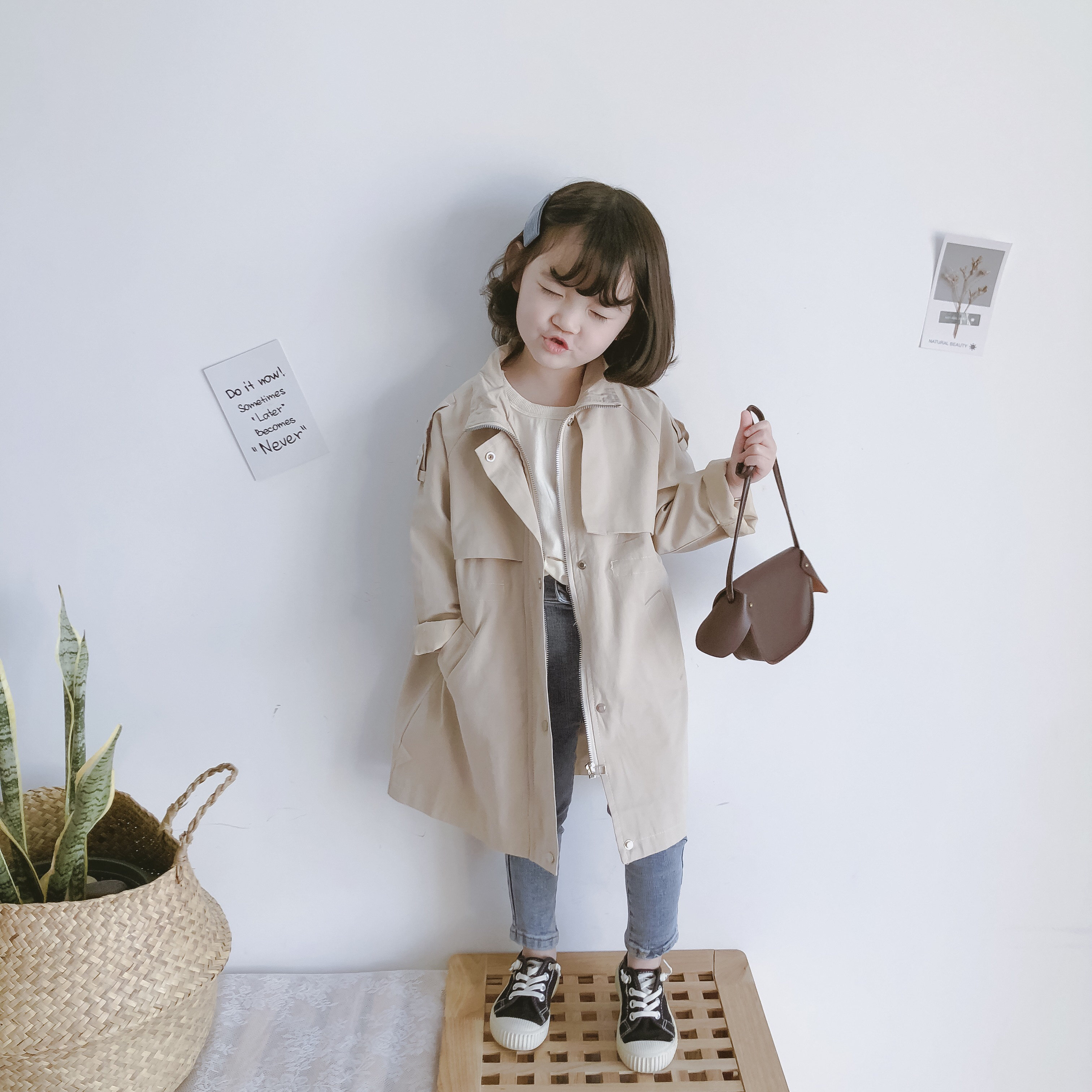 Doubaojun 2023 spring and autumn Korean version of boys and girls baby casual neutral wind all-match mid-length coat windbreaker