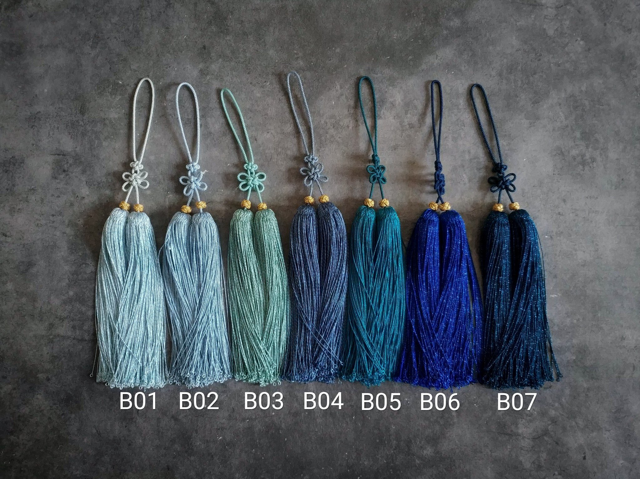 Ancient hook head back to the cage must tassel) new color gold line handmade back to the dragon beard fan pendant eighteen old silver accessories