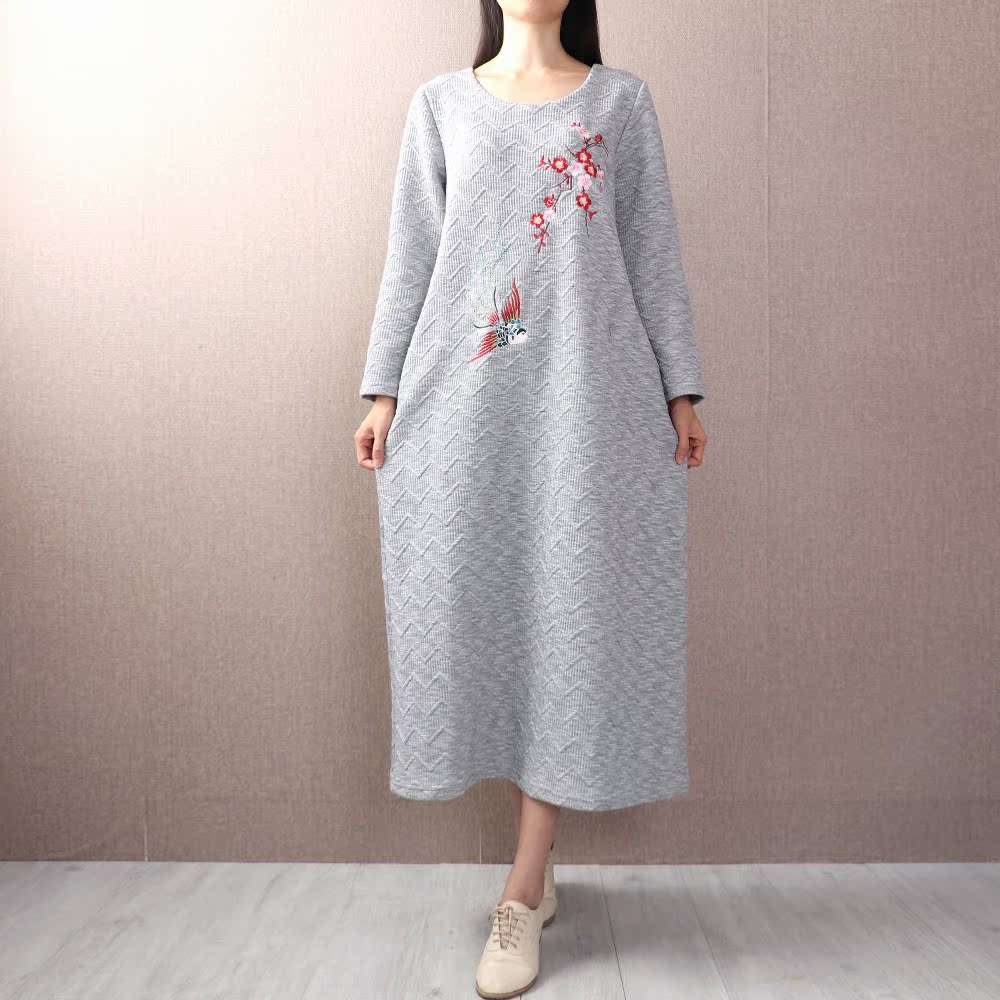 民族风秋冬装加厚圆领长袖棉麻连衣裙女刺绣花朵A字裙中长款宽松