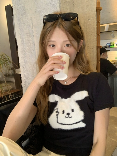 Плюшевый трикотажный летний короткий дизайнерский кролик, короткий рукав, 2023, в корейском стиле, тренд сезона