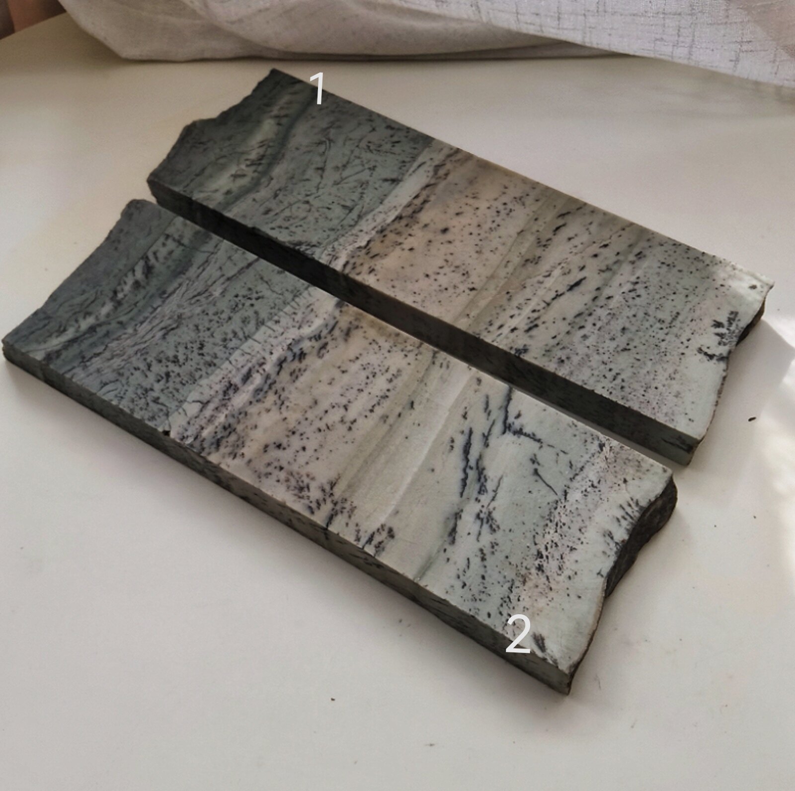 товар из китая 东北椴树林草花玉石板料手镯料摆件 绿浆料 No brand