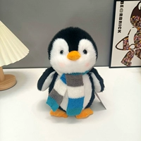 Пингвин в сине-сером шарфе