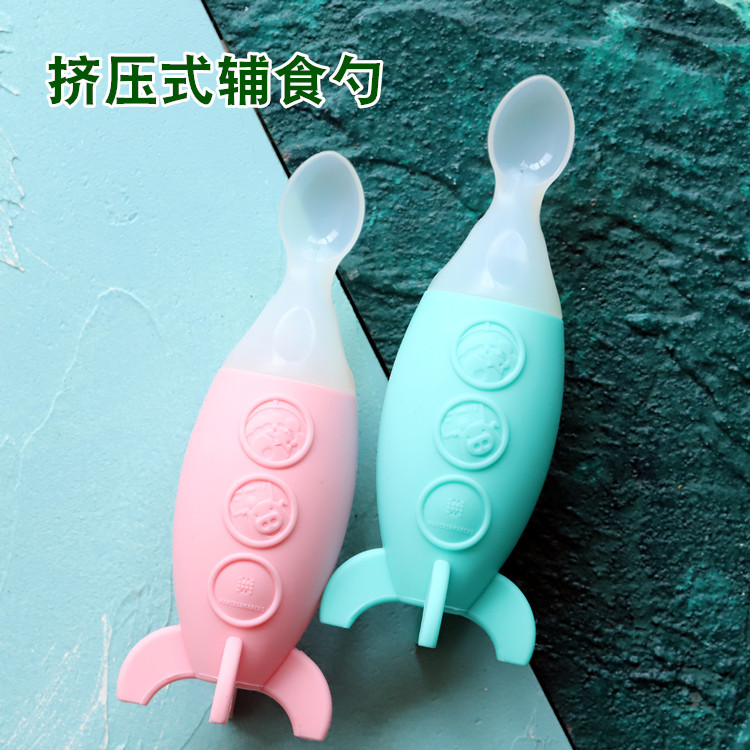 Marcus, Canada, squeeze baby mud food, baby meal feed rice feed spoon squeezed baby rice spoon